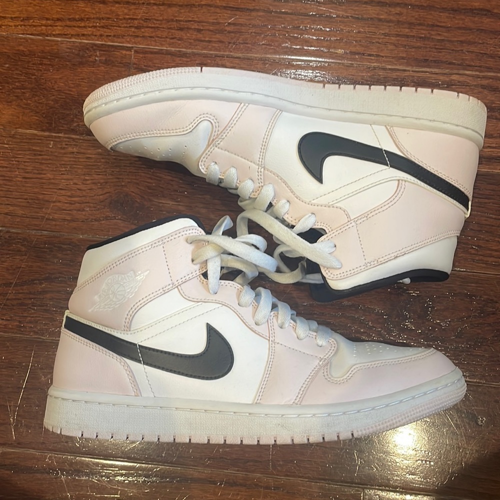 Women Air Jordan 1 Mid “Barely Rose”